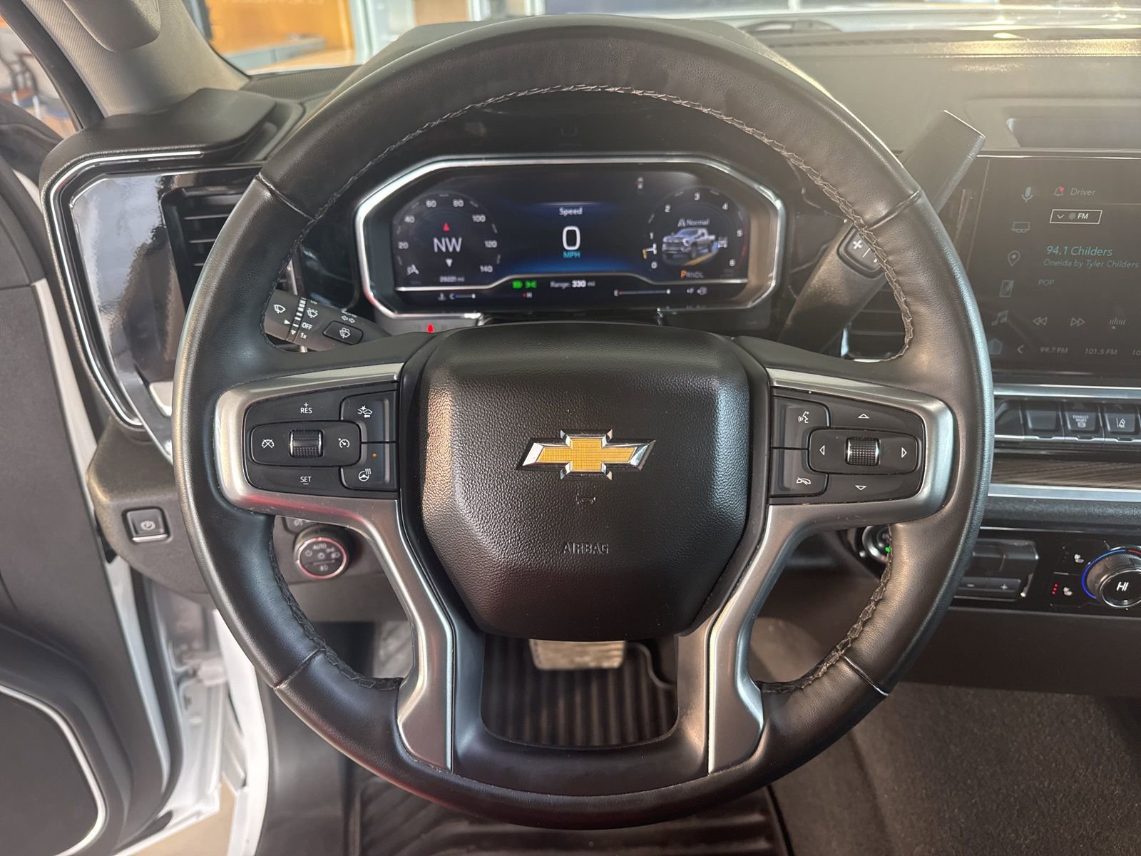 Used 2025 Chevrolet Silverado 2500 LT w/ Convenience Package image 26