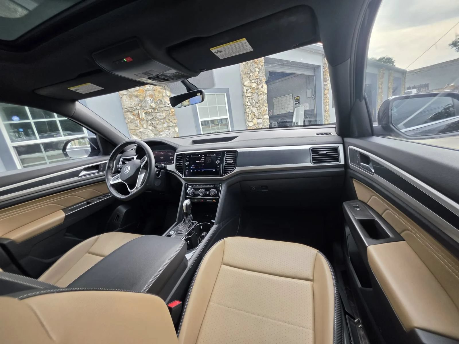 Used 2022 Volkswagen Atlas Cross Sport SE w/ Panoramic Sunroof Package FWD image 14