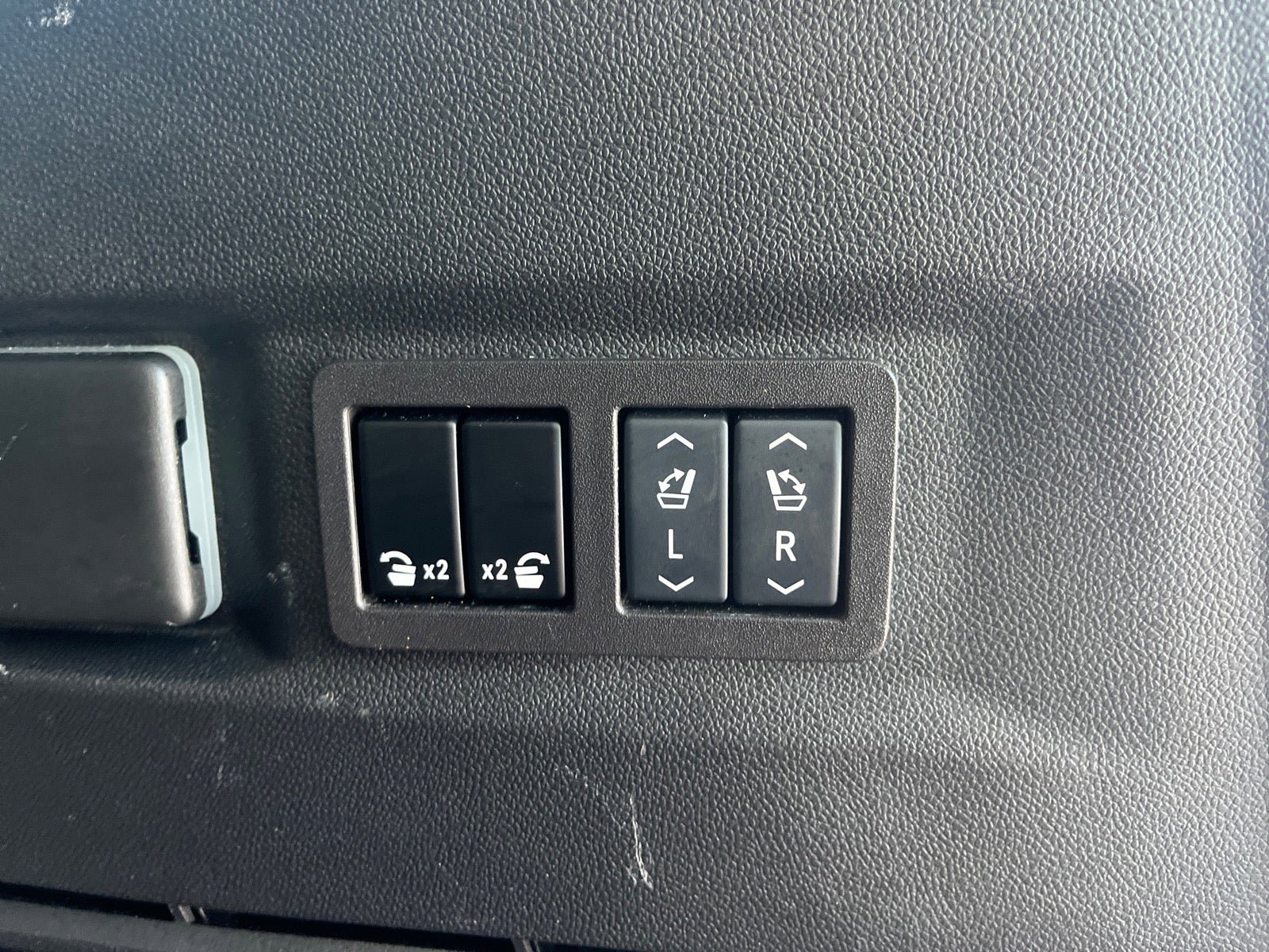 Used 2024 Chevrolet Tahoe Z71 w/ Z71 Off-Road Package AWD/4WD image 15