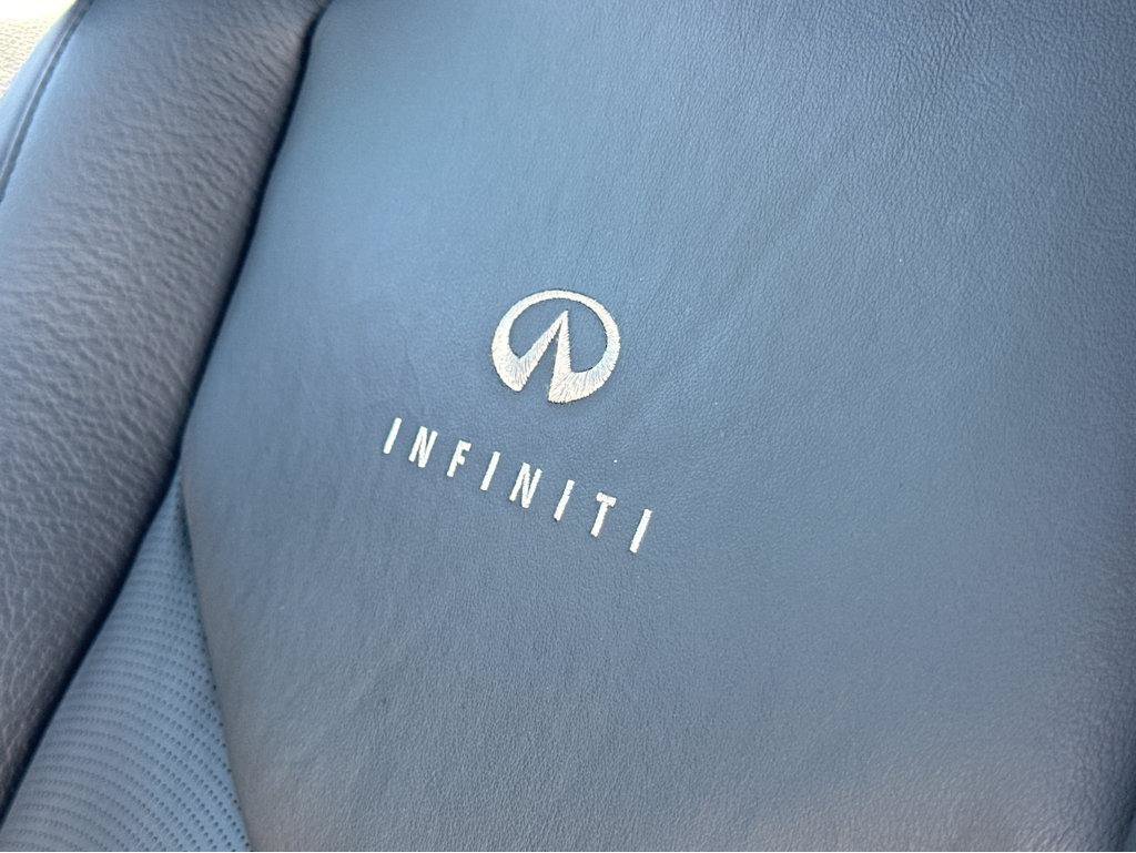 Used 2014 INFINITI Q60 Convertible w/ Premium Package RWD image 32