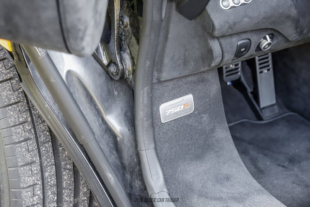 Used 2026 McLaren 750S Spider RWD image 32