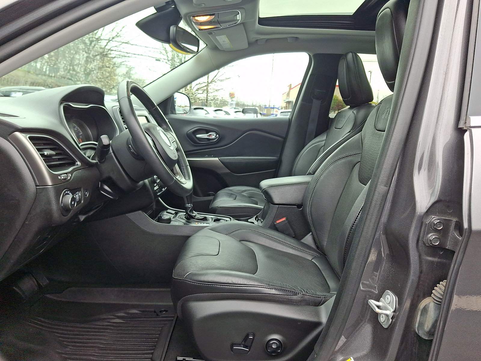 Used 2020 Jeep Cherokee Latitude Lux w/ Comfort/Convenience Group image 15