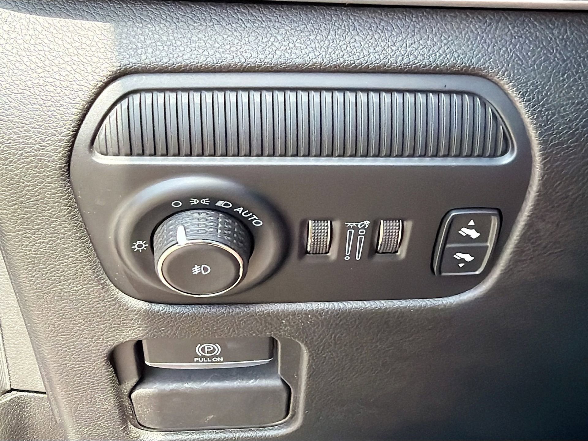 Used 2024 Jeep Wagoneer L Series II w/ Flexible Seating Group RWD image 21