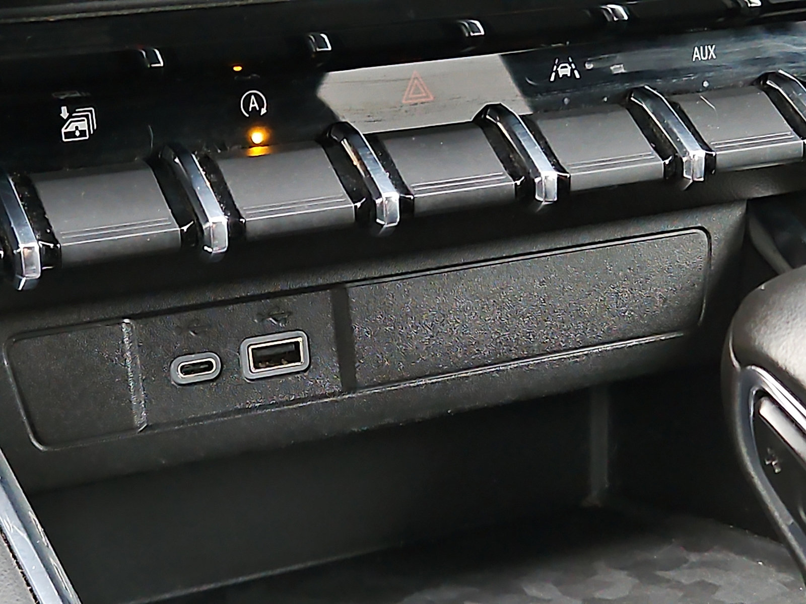 Used 2023 GMC Canyon AT4 image 24