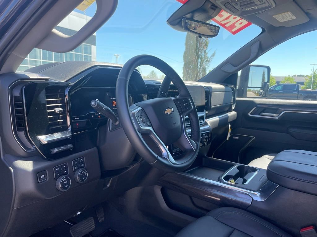 Used 2025 Chevrolet Silverado 2500 LTZ w/ LTZ Convenience Package image 10