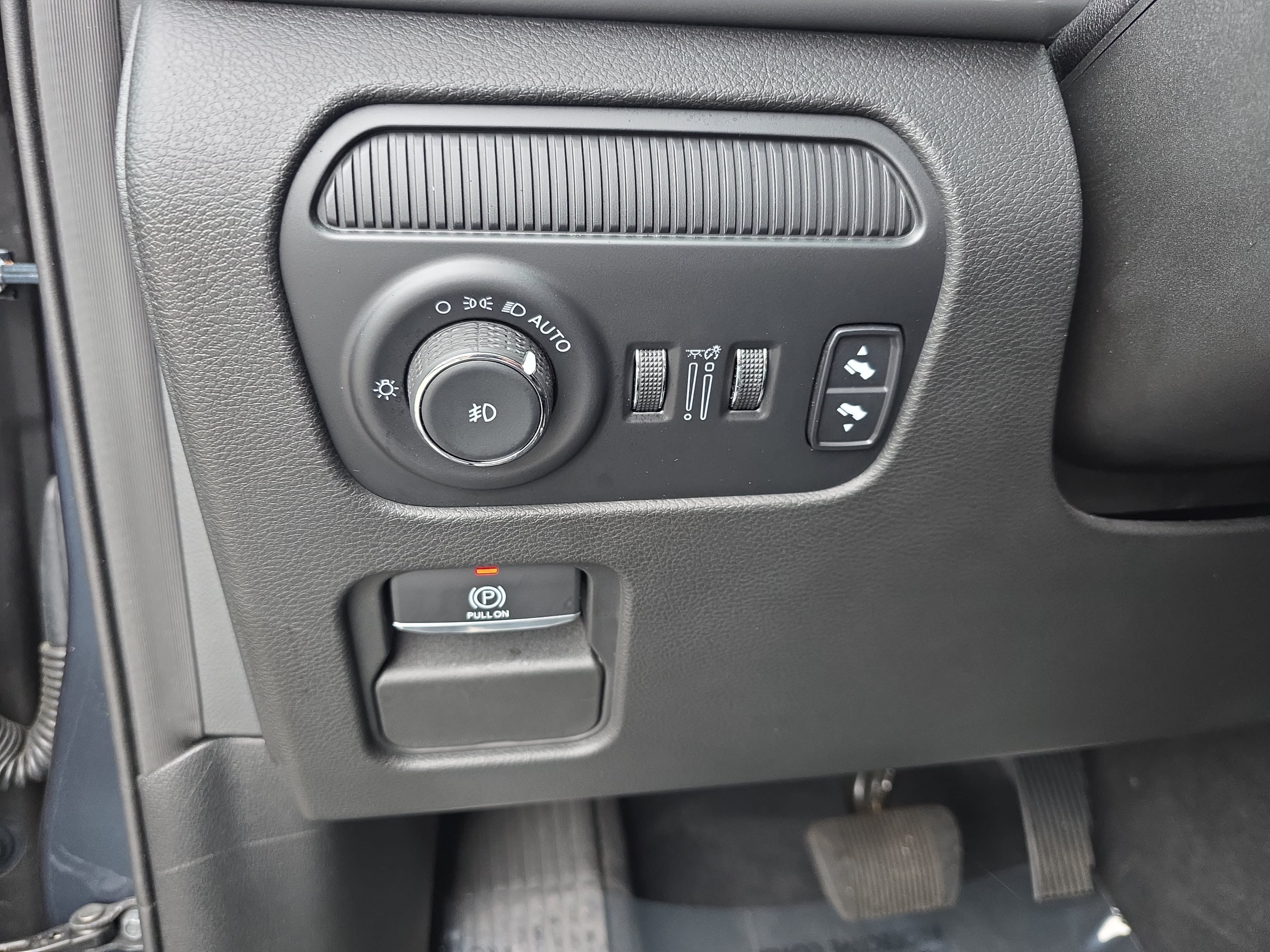 Certified 2024 Jeep Wagoneer 4WD w/ Premium Group I image 24