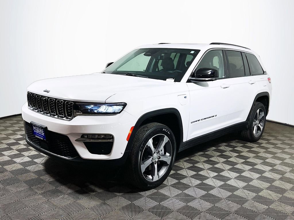 Used 2023 Jeep Grand Cherokee 4WD 4xe w/ Luxury Tech Group II image 3