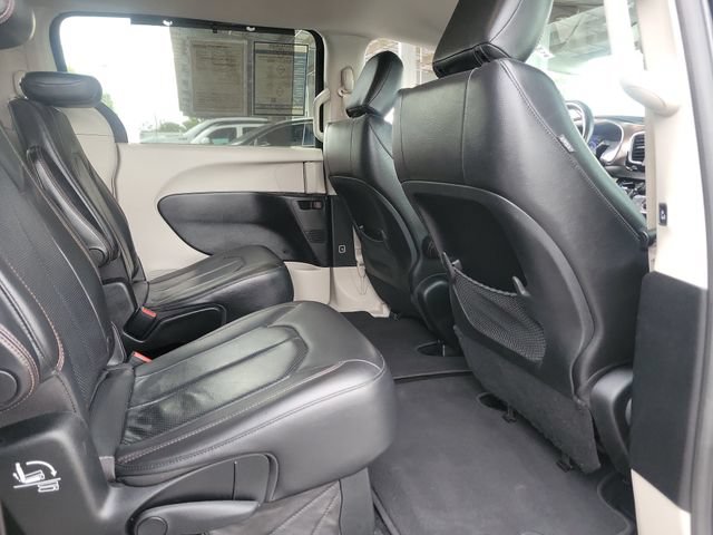 Used 2019 Chrysler Pacifica Touring-L FWD image 23