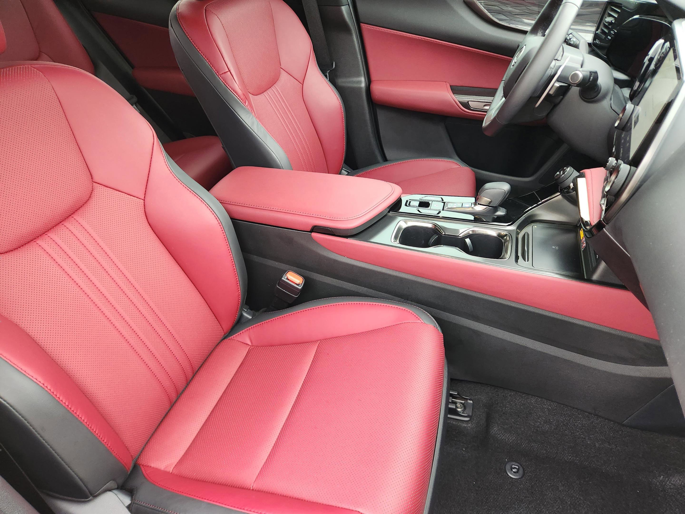 Used 2025 Lexus NX 250 FWD w/ Accessory Package (2T) image 6