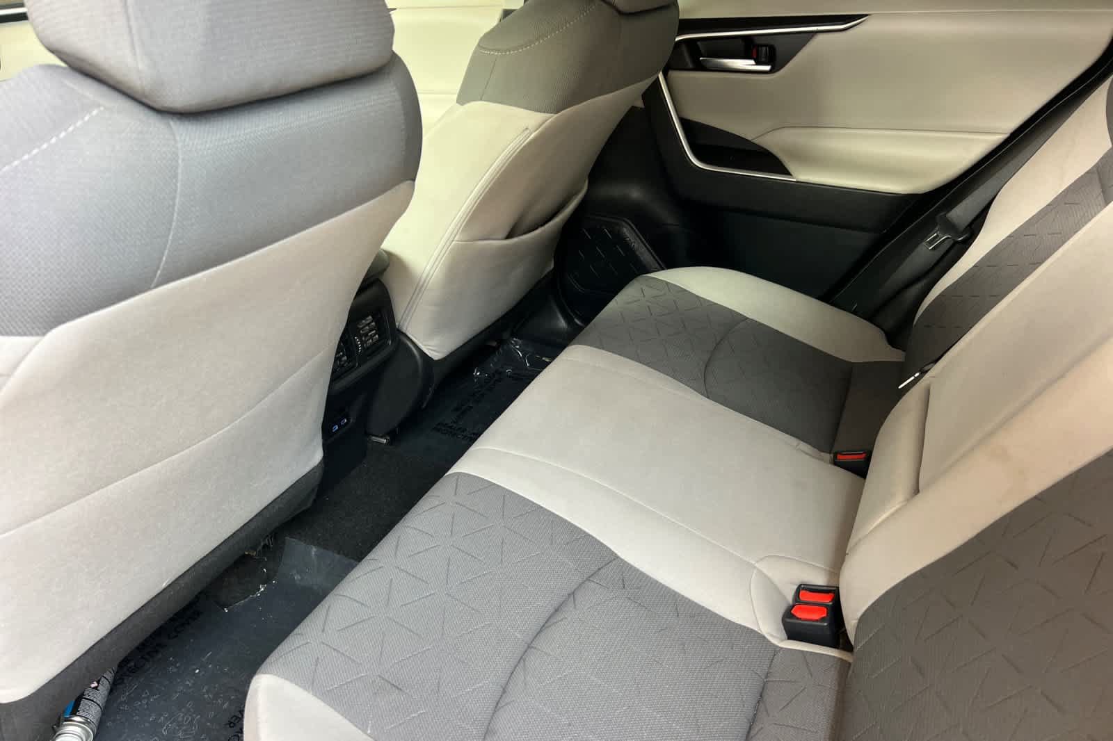 Used 2022 Toyota RAV4 XLE w/ XLE Grade Weather Package AWD/4WD image 4