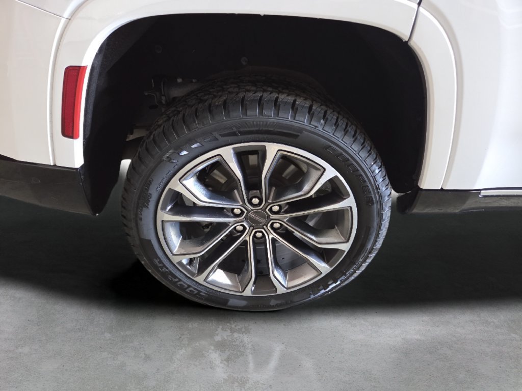 Used 2023 Jeep Grand Wagoneer Series III AWD/4WD image 44