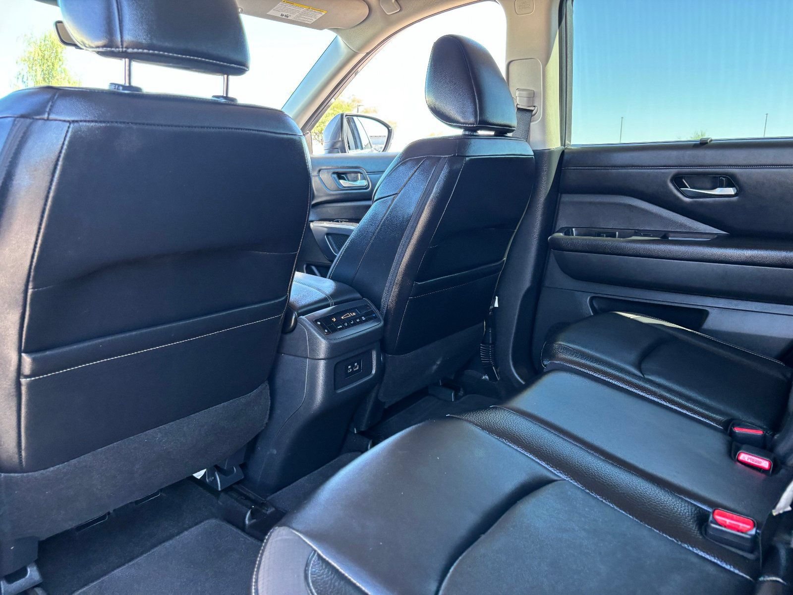 Certified 2023 Nissan Pathfinder SL FWD image 18