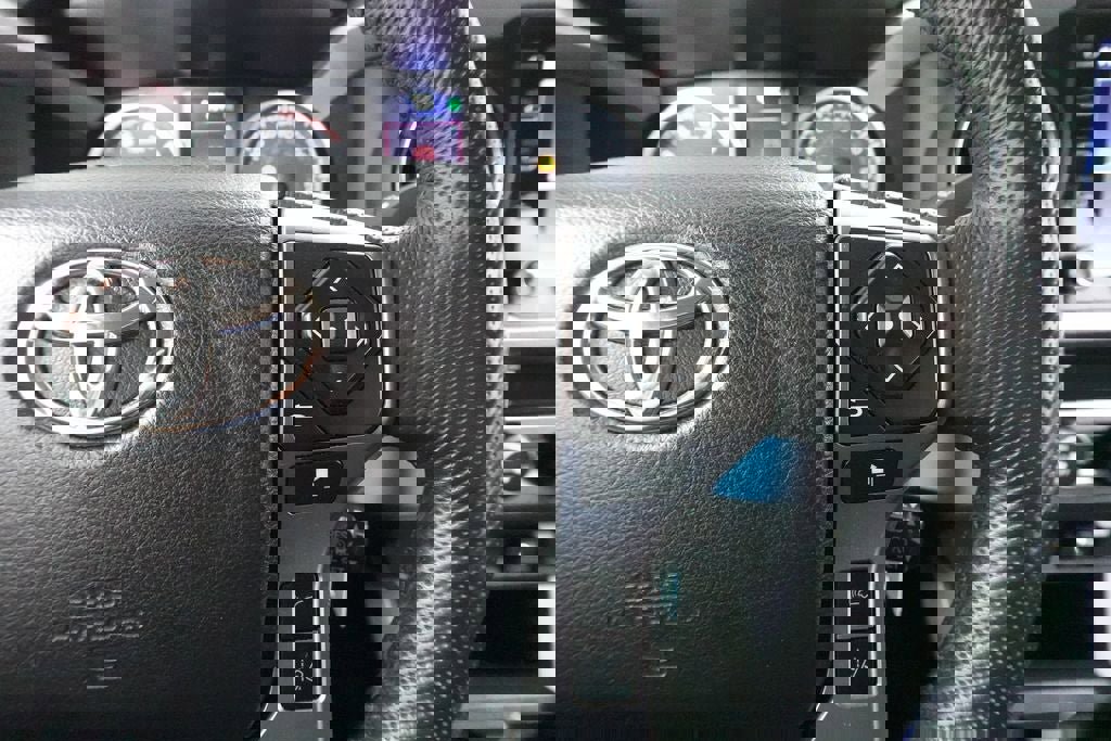 Used 2020 Toyota Tacoma SR5 image 12