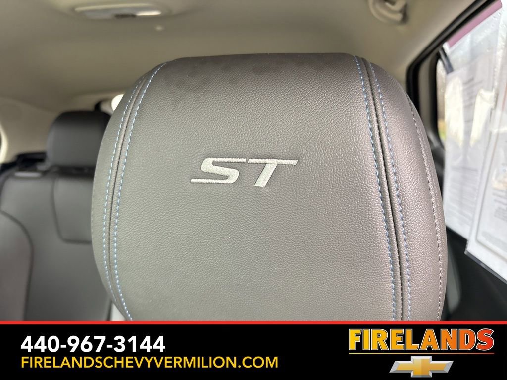 Used 2025 Buick Encore GX Sport Touring FWD image 3