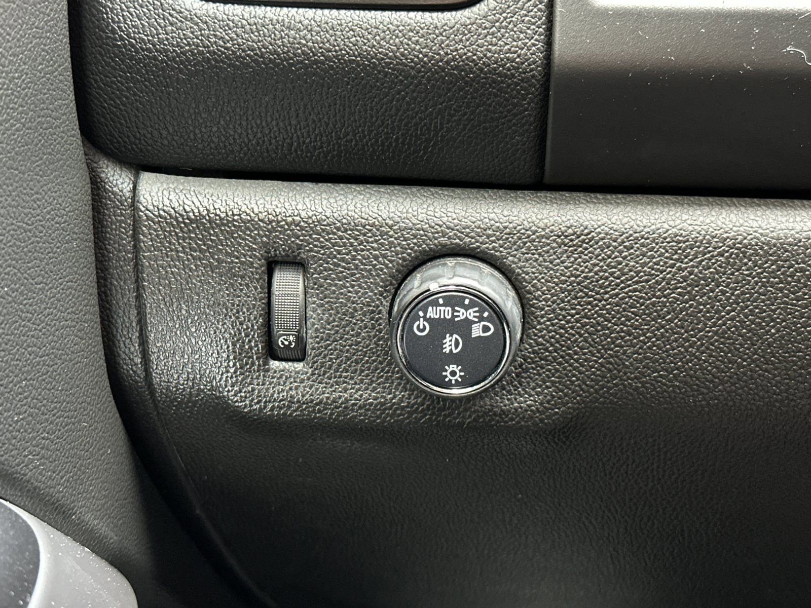 Used 2020 Chevrolet Colorado LT w/ LT Convenience Package image 30