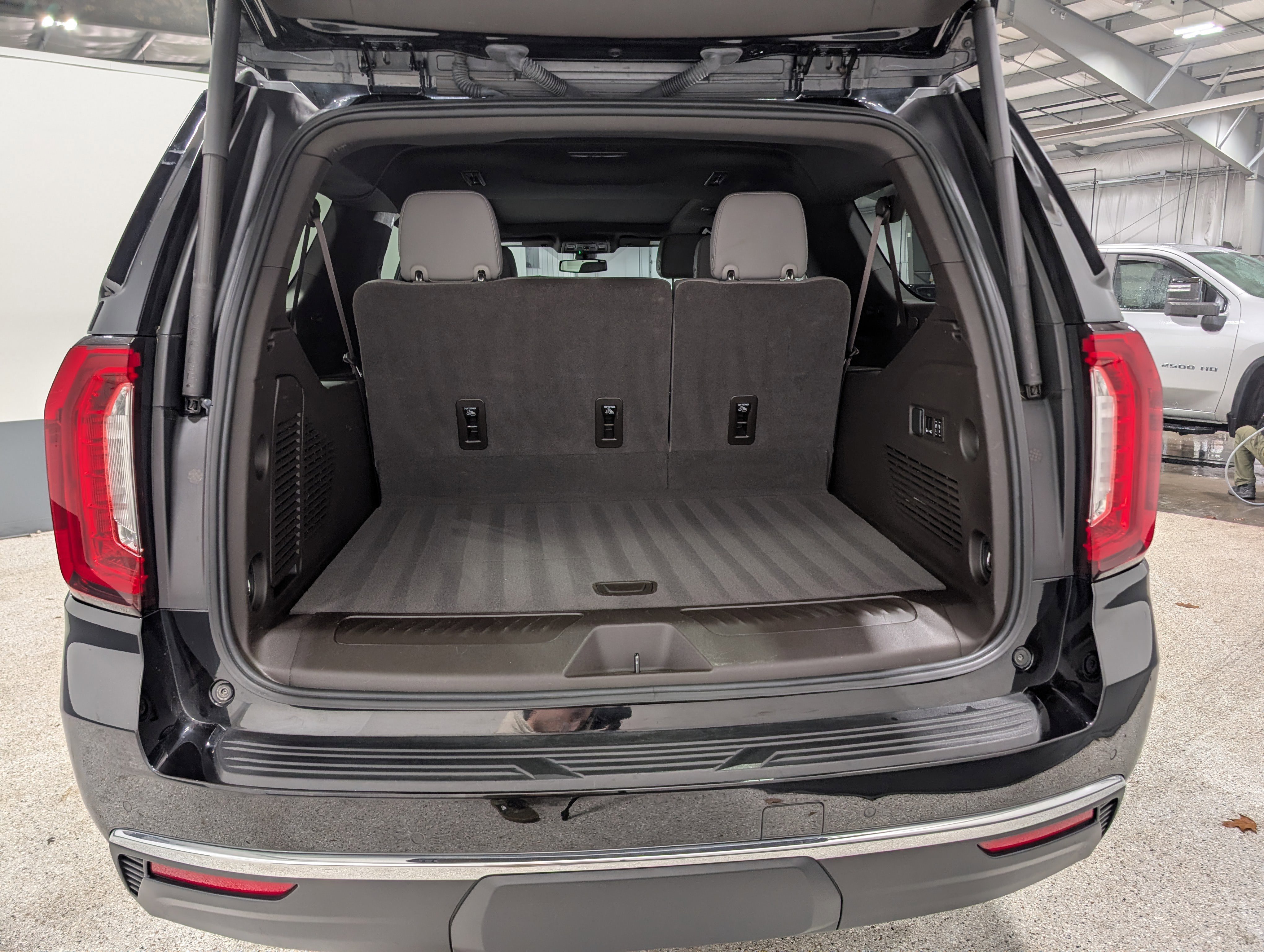 Used 2022 GMC Yukon XL SLT w/ SLT Luxury Package image 20