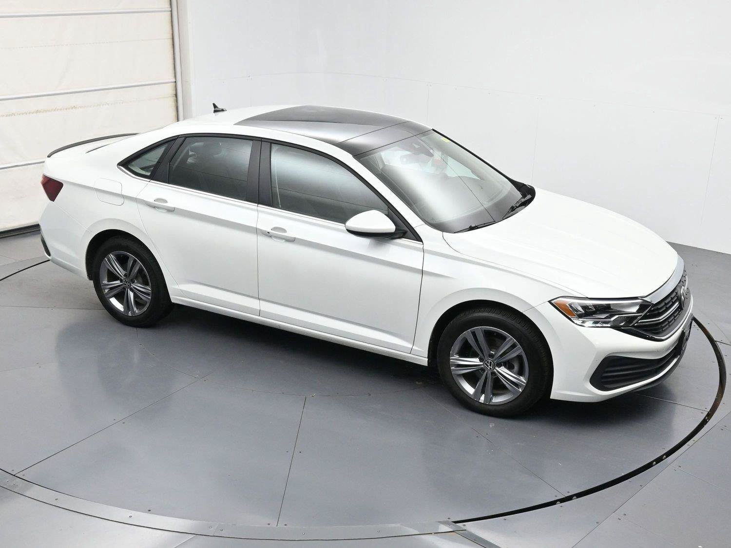 Used 2023 Volkswagen Jetta SE w/ Panoramic Sunroof Package FWD image 34