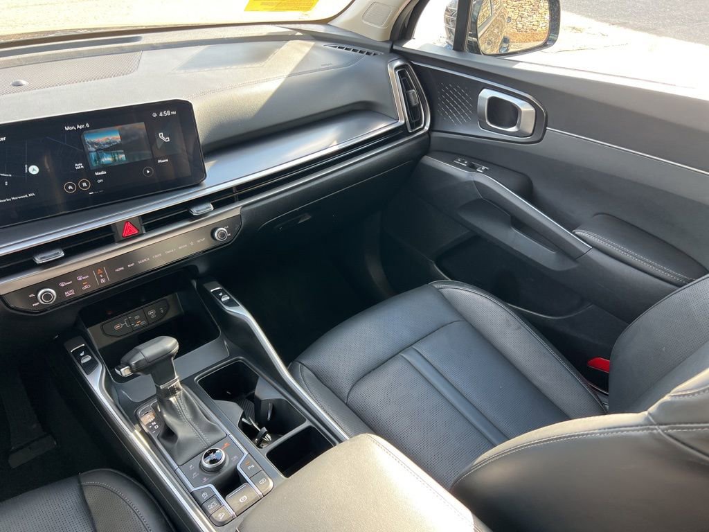 Used 2024 Kia Sorento S image 24