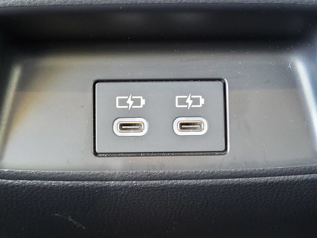 Used 2025 Toyota Corolla LE FWD image 11