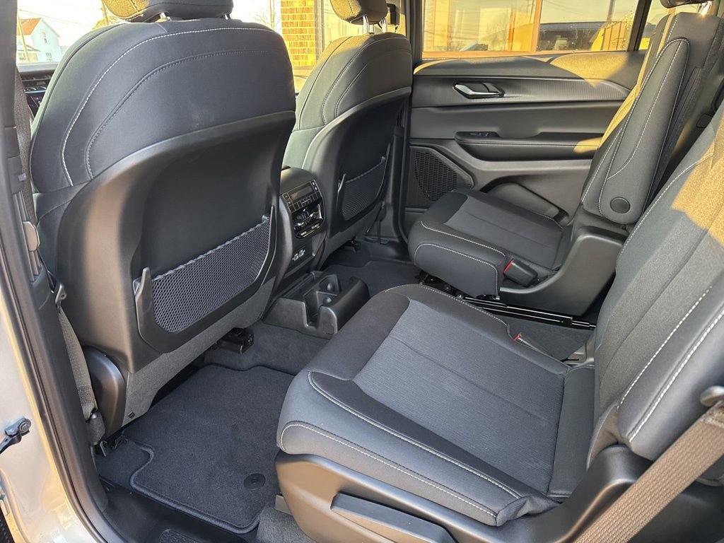 New 2025 Jeep Grand Cherokee L Laredo image 44