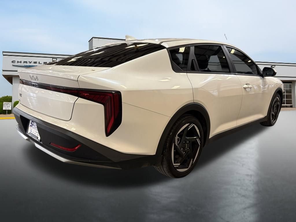 Used 2025 Kia K4 EX image 5