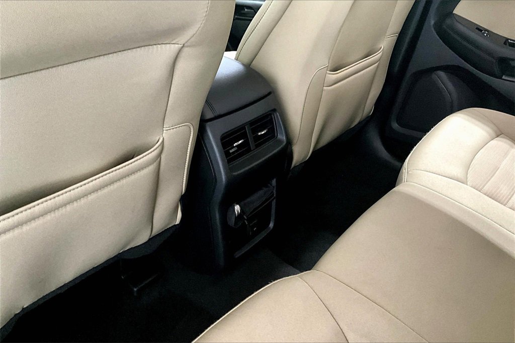 Used 2019 Ford Edge SEL image 10