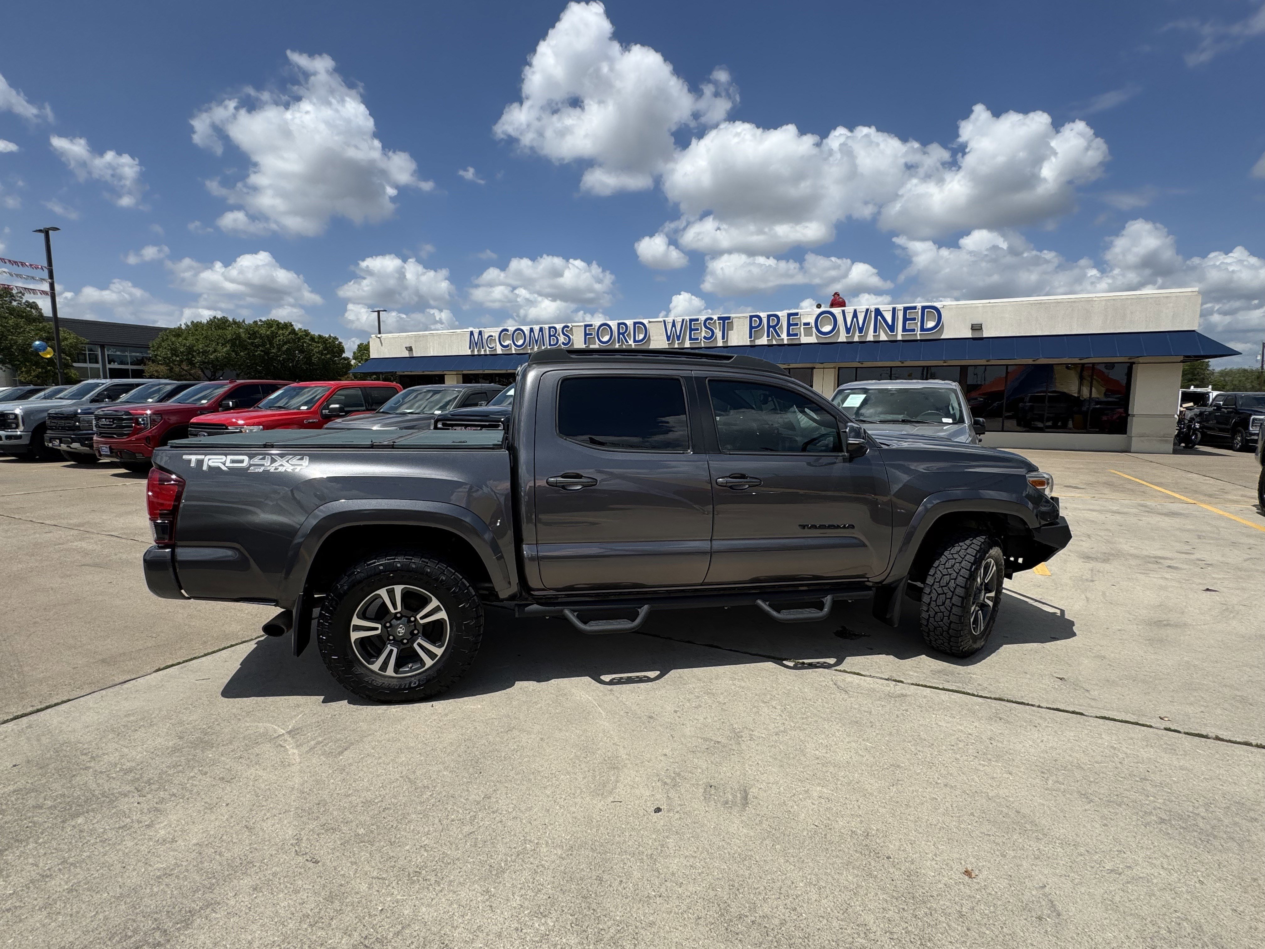 Used 2019 Toyota Tacoma TRD Sport image 6