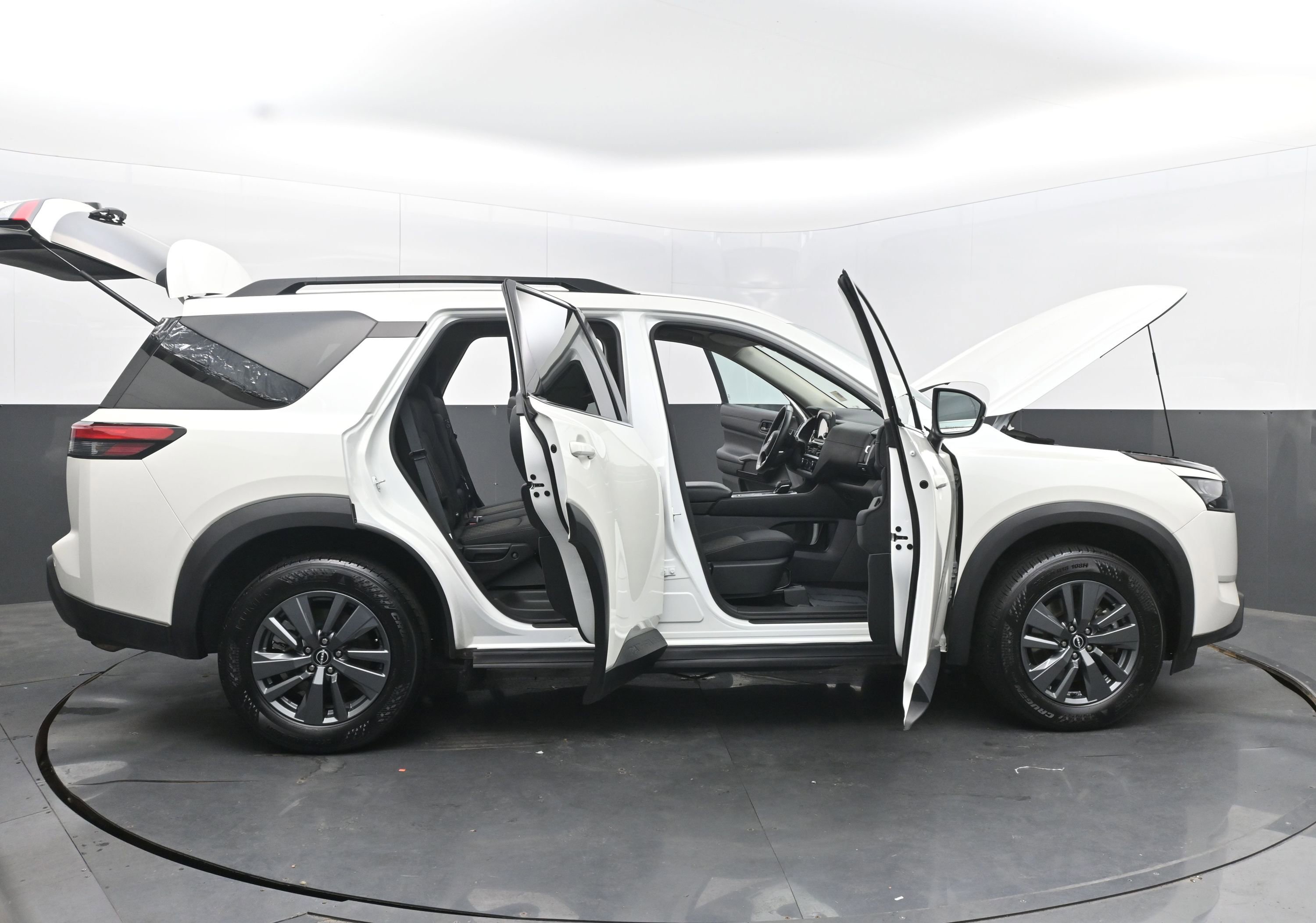 Used 2024 Nissan Pathfinder SV image 47