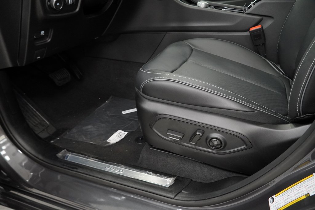 New 2025 Jeep Grand Cherokee Overland w/ Trailer Tow Package image 29