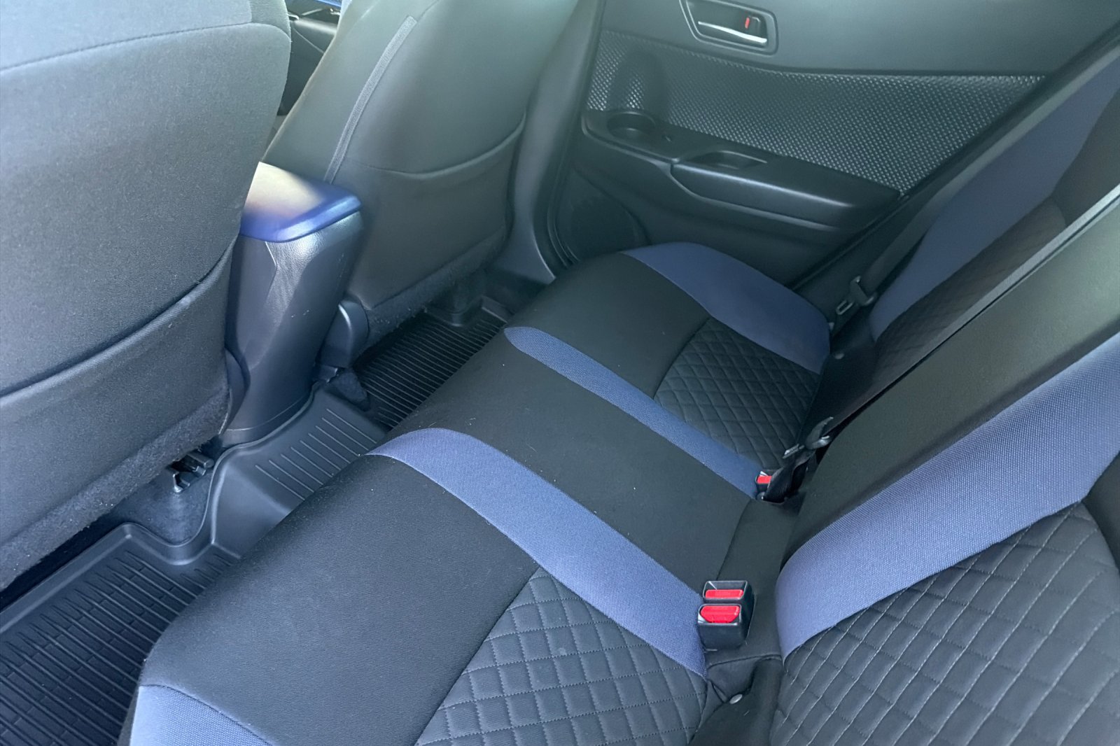 Used 2020 Toyota C-HR XLE FWD image 16