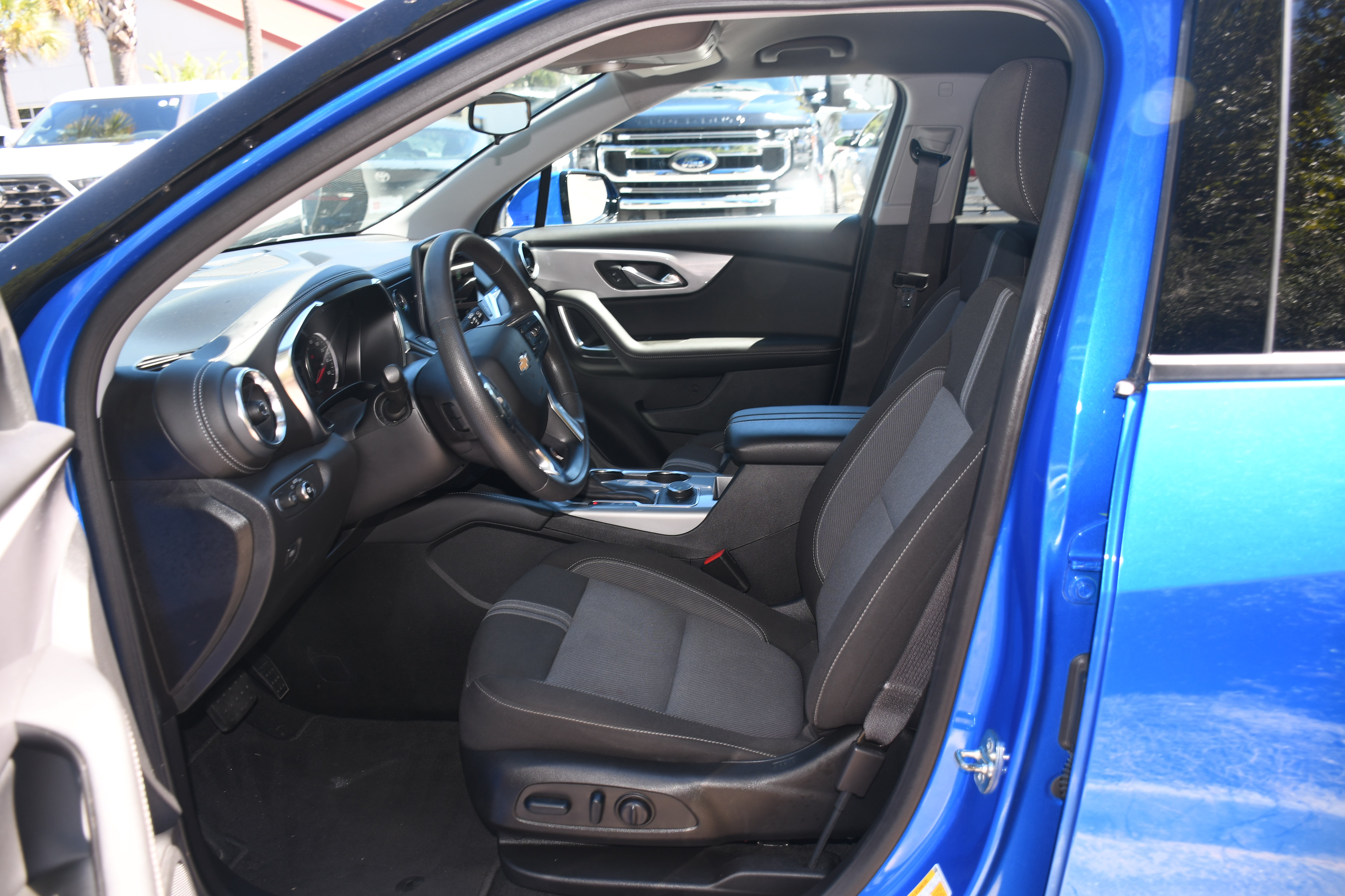 Used 2025 Chevrolet Blazer LT AWD/4WD image 7