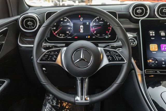 Used 2025 Mercedes-Benz GLC 300 4MATIC image 9