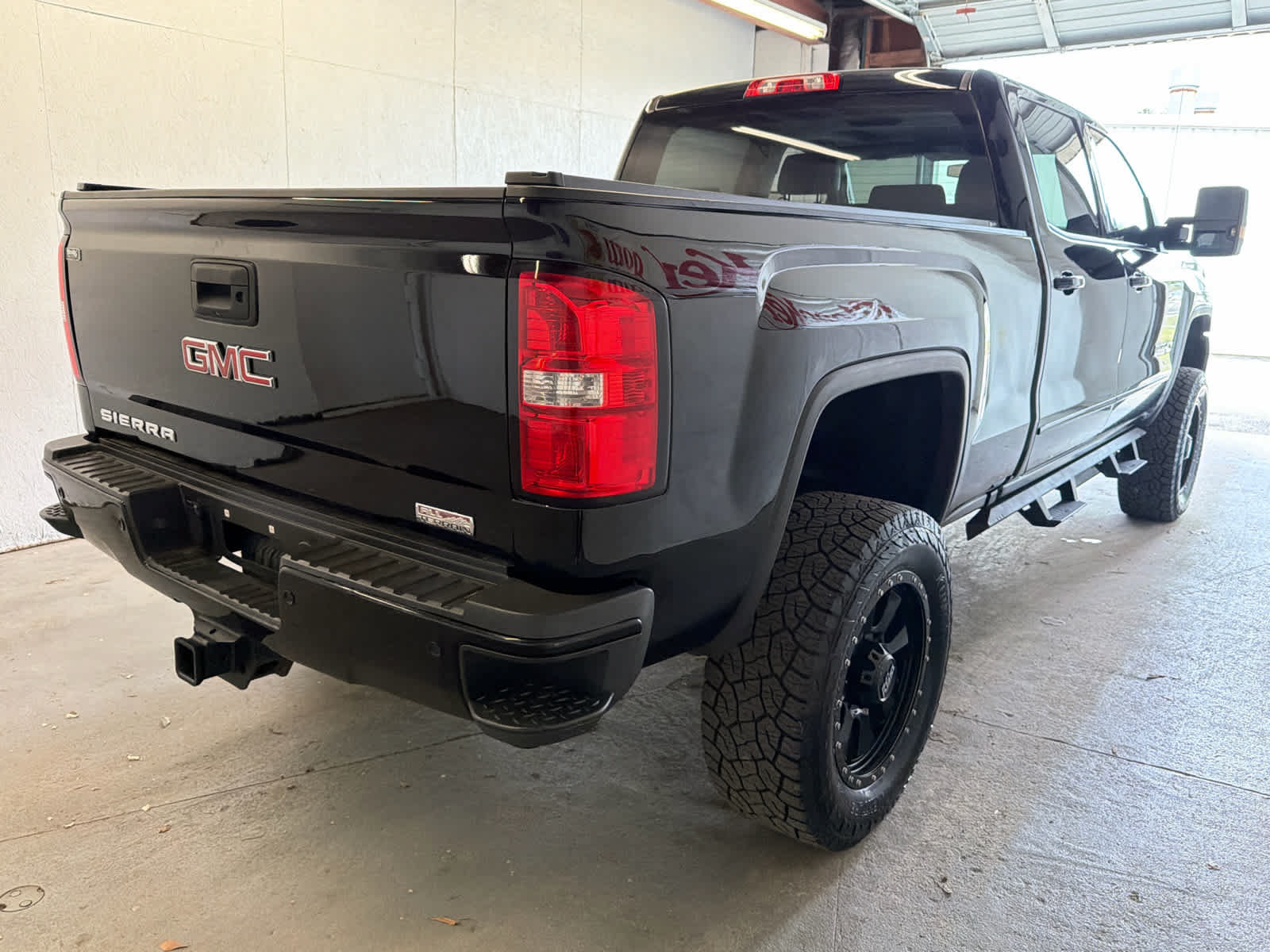 Used 2018 GMC Sierra 2500 SLT w/ Duramax Plus Package AWD/4WD image 5