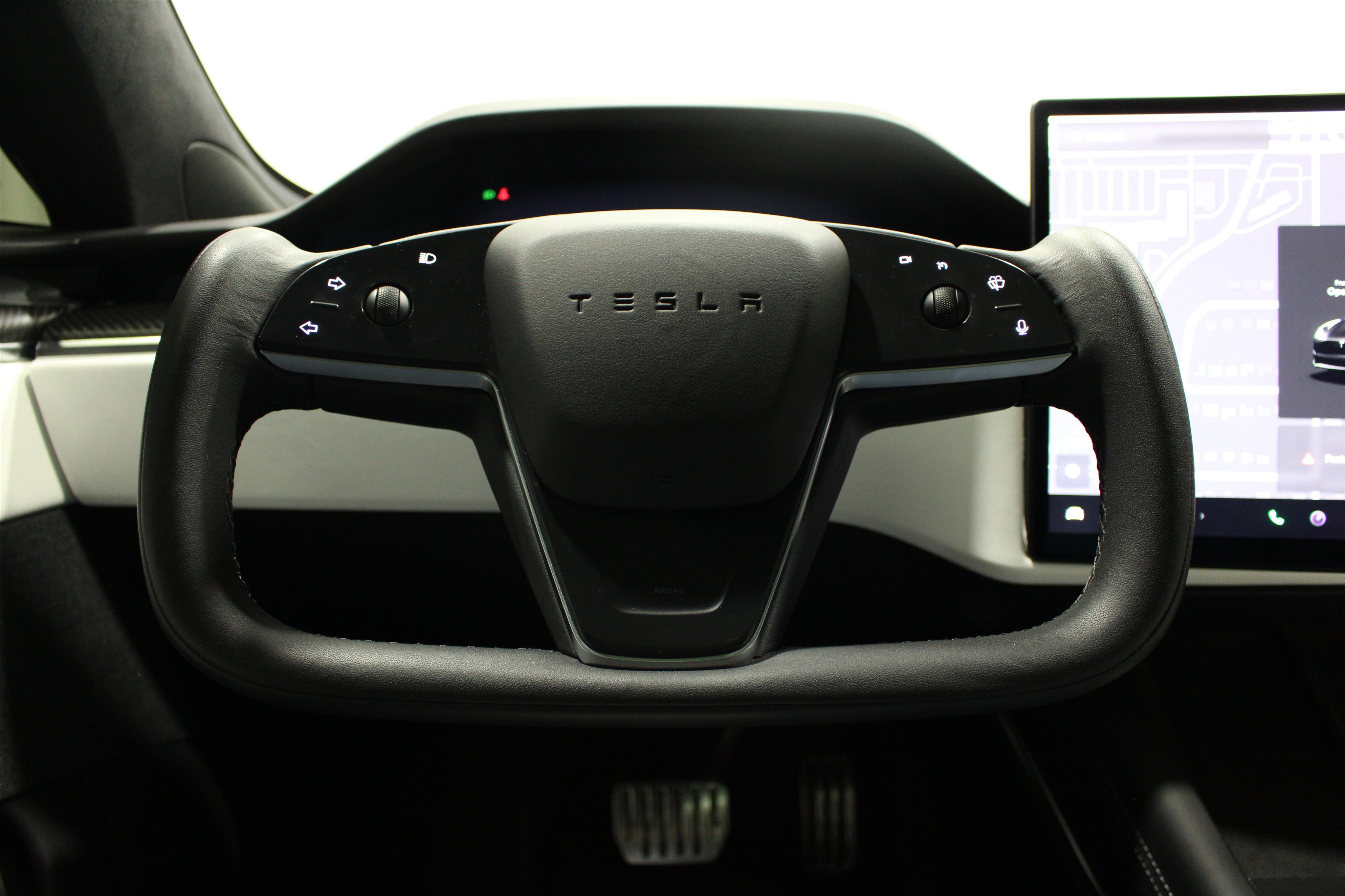 Used 2022 Tesla Model S Plaid image 6