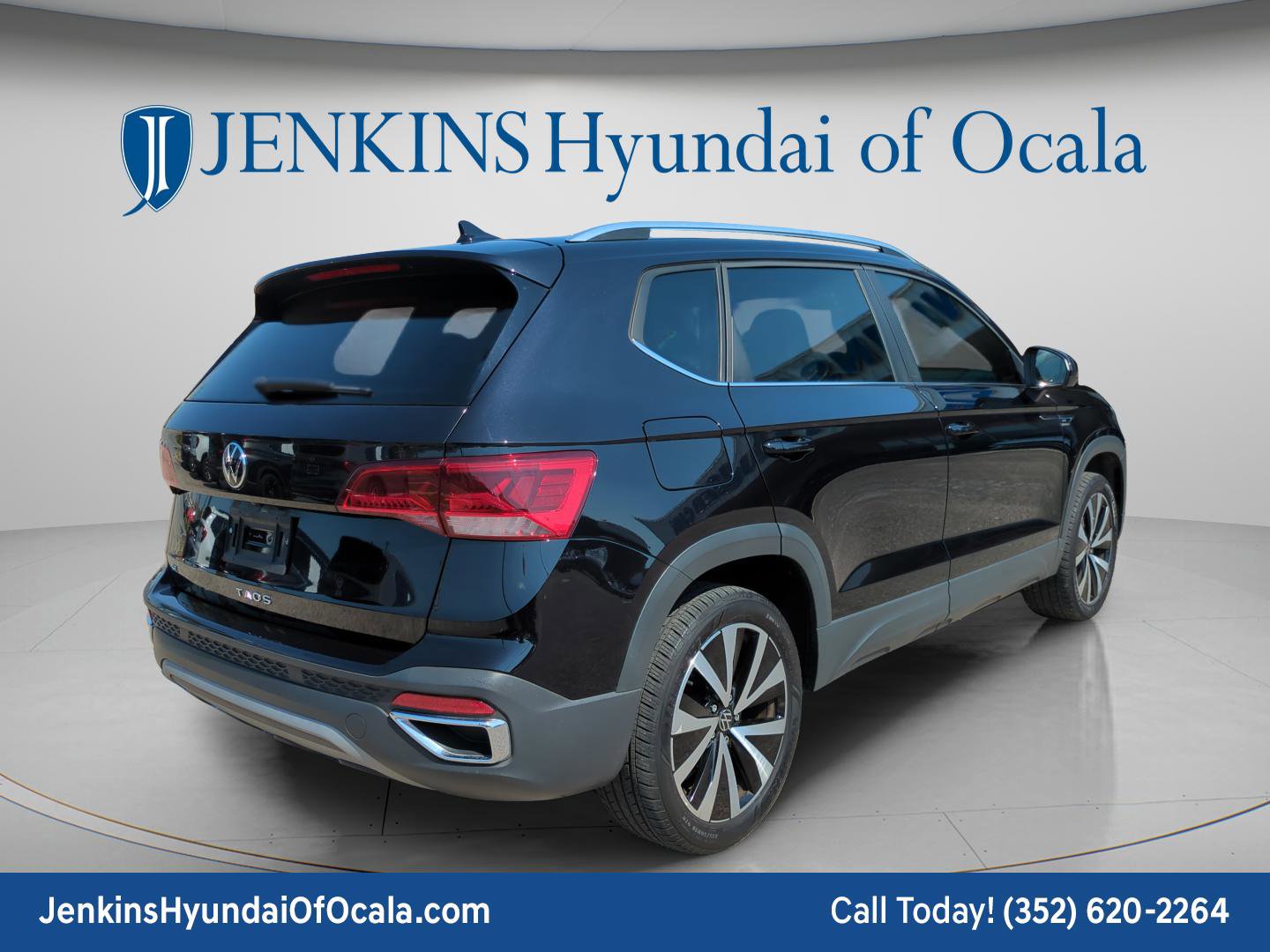 Used 2023 Volkswagen Taos SE image 3