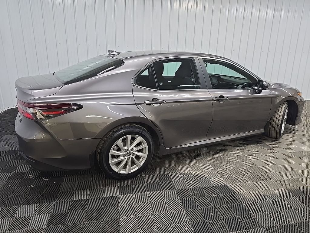 Used 2023 Toyota Camry LE image 3