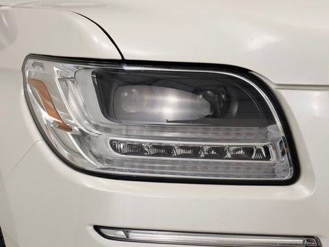 Used 2019 Lincoln Navigator Reserve AWD/4WD image 10