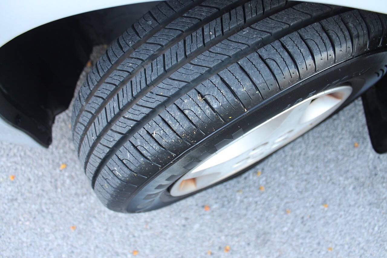 Used 2005 Chevrolet Cavalier Sedan w/ Preferred Equipment Group FWD image 17