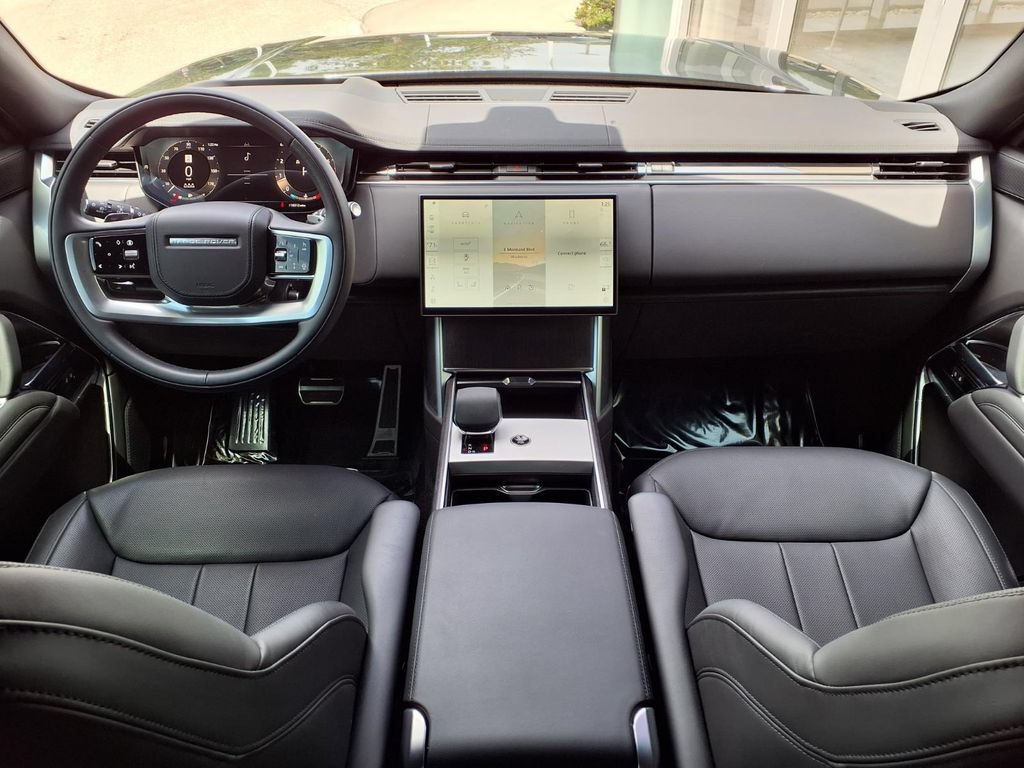 Certified 2025 Land Rover Range Rover SE AWD/4WD image 9