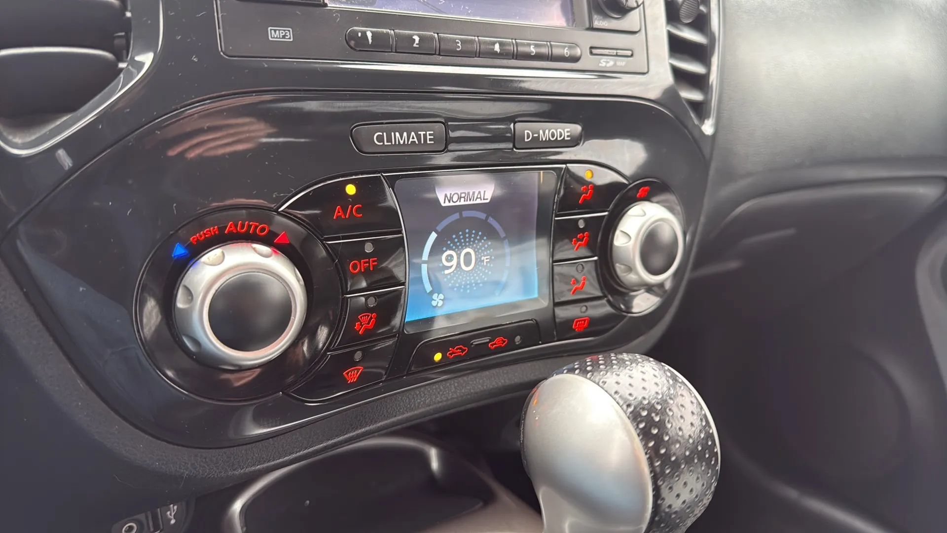 Used 2011 Nissan Juke SL FWD image 29