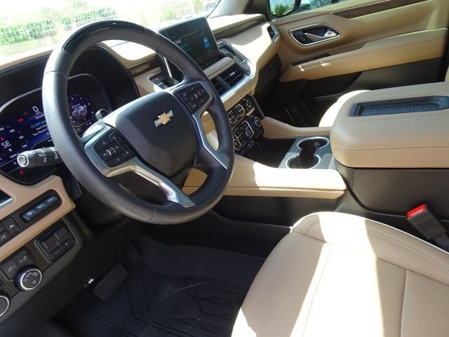 Used 2024 Chevrolet Suburban Premier w/ Advanced Technology Package AWD/4WD image 13