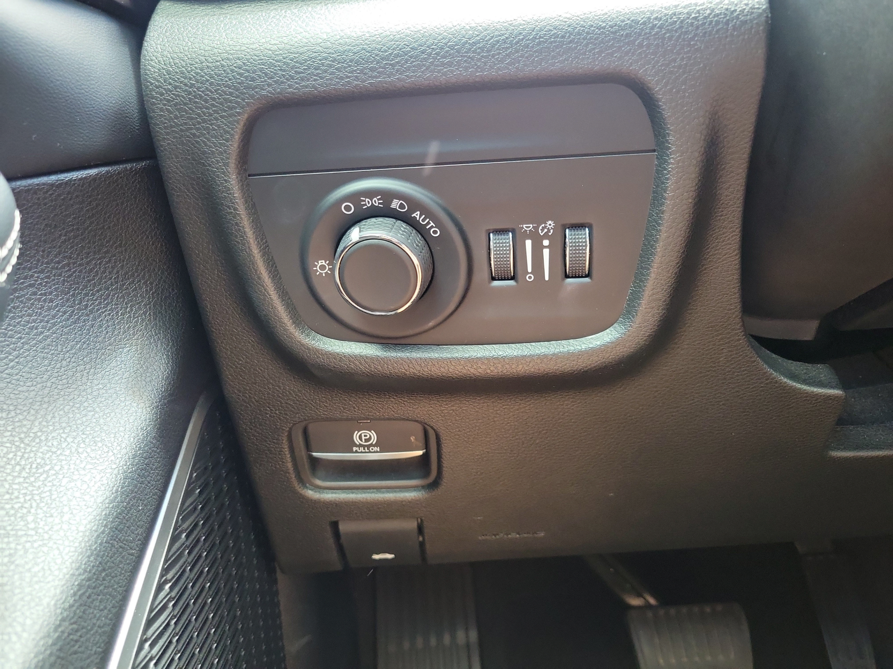 Used 2022 Jeep Grand Cherokee L Laredo w/ Luxury Tech Group I AWD/4WD image 16
