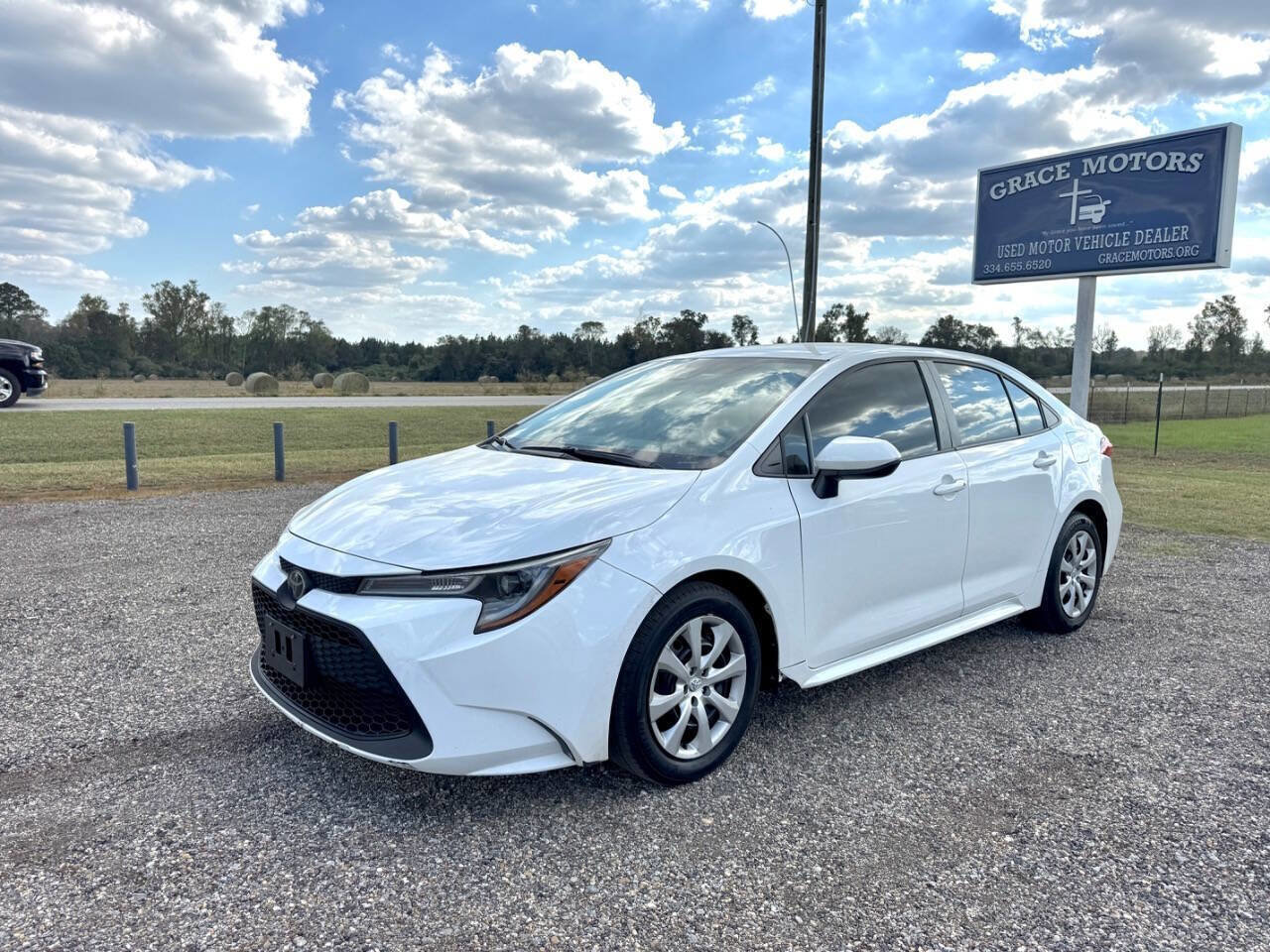 Used 2021 Toyota Corolla LE image 3