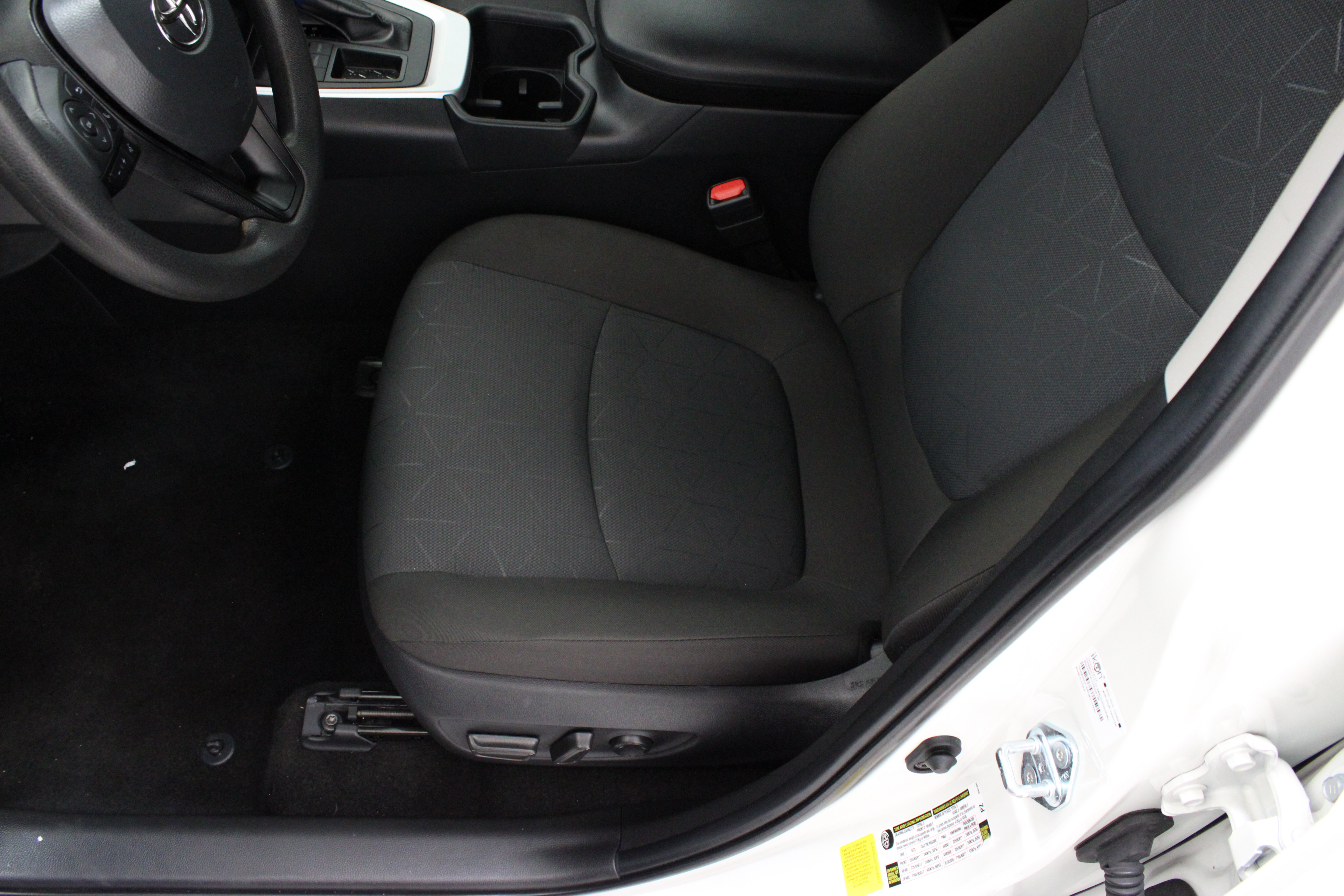 Used 2025 Toyota RAV4 XLE w/ Convenience Package FWD image 15