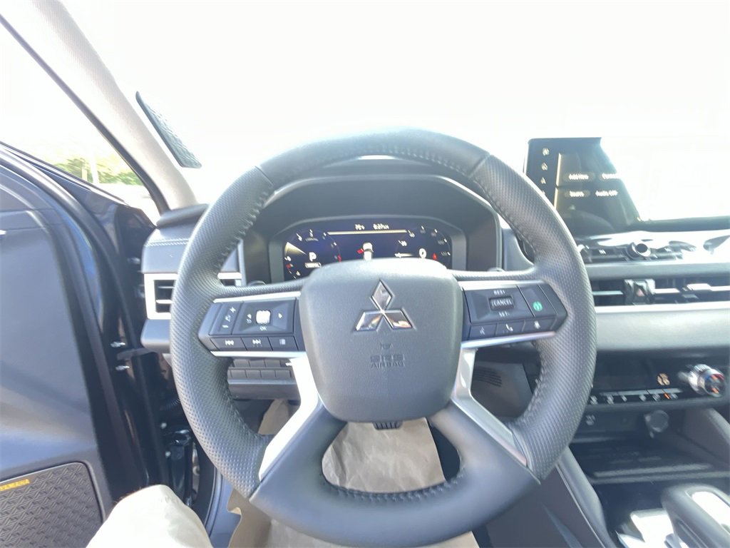 New 2025 Mitsubishi Outlander SE image 14