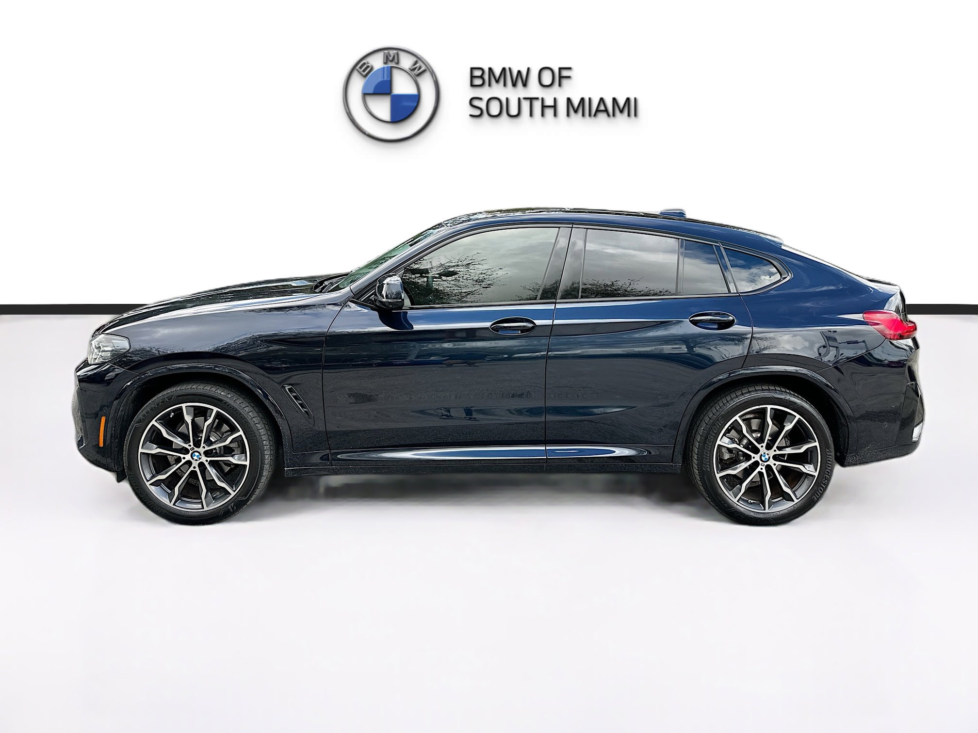 Certified 2024 BMW X4 xDrive30i w/ Premium Package image 4