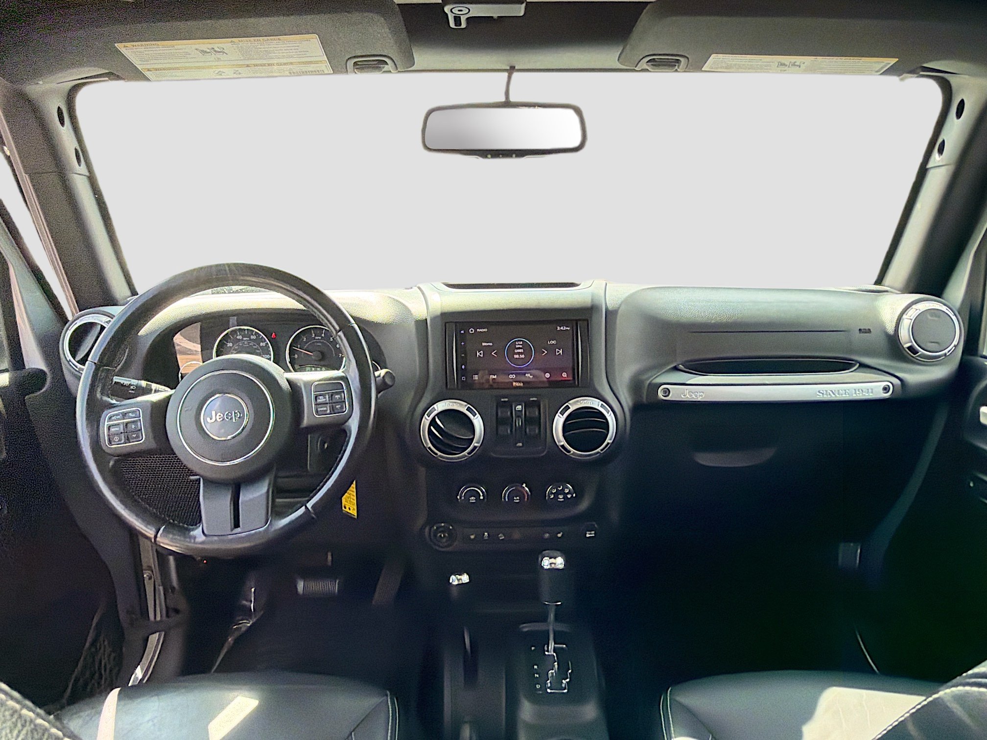 Used 2017 Jeep Wrangler Unlimited Sahara w/ Connectivity Group AWD/4WD image 3