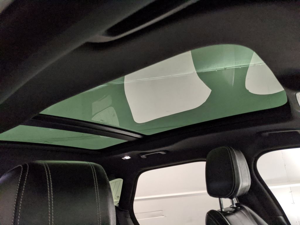 Used 2019 Land Rover Range Rover Velar R-Dynamic SE image 22