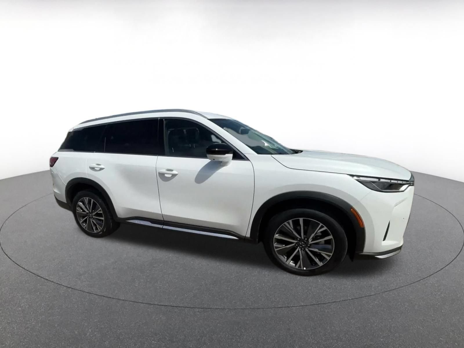 Used 2026 INFINITI QX60 Luxe AWD/4WD image 2