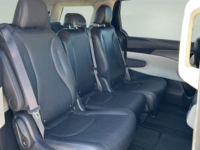 Used 2023 Kia Carnival LX FWD image 15